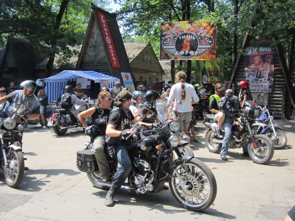 Bericht über die Reise nach Uman für einen Motorradflug 5 Straßen zurück in die UdSSR. Foto