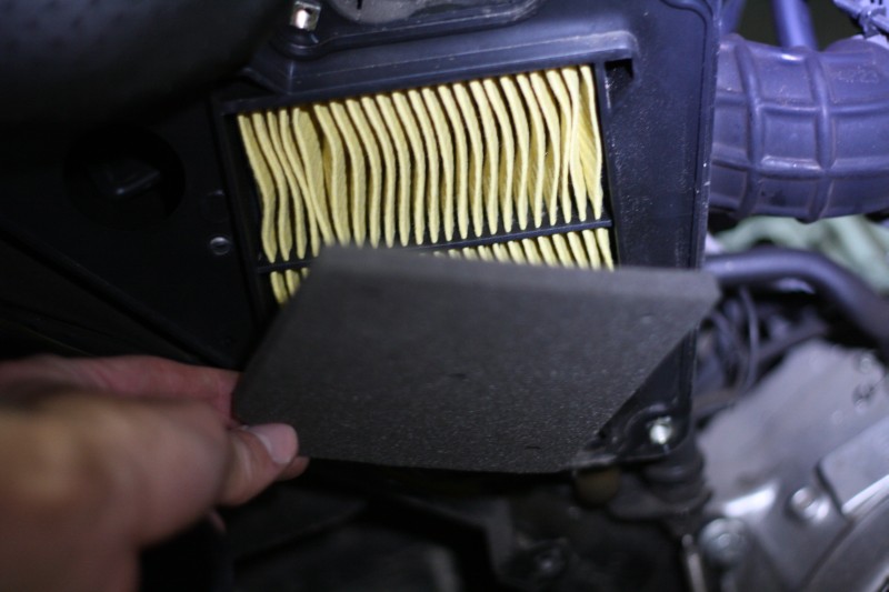 Yamaha ybr 125 motorcycle air filter. How to change and what to watch